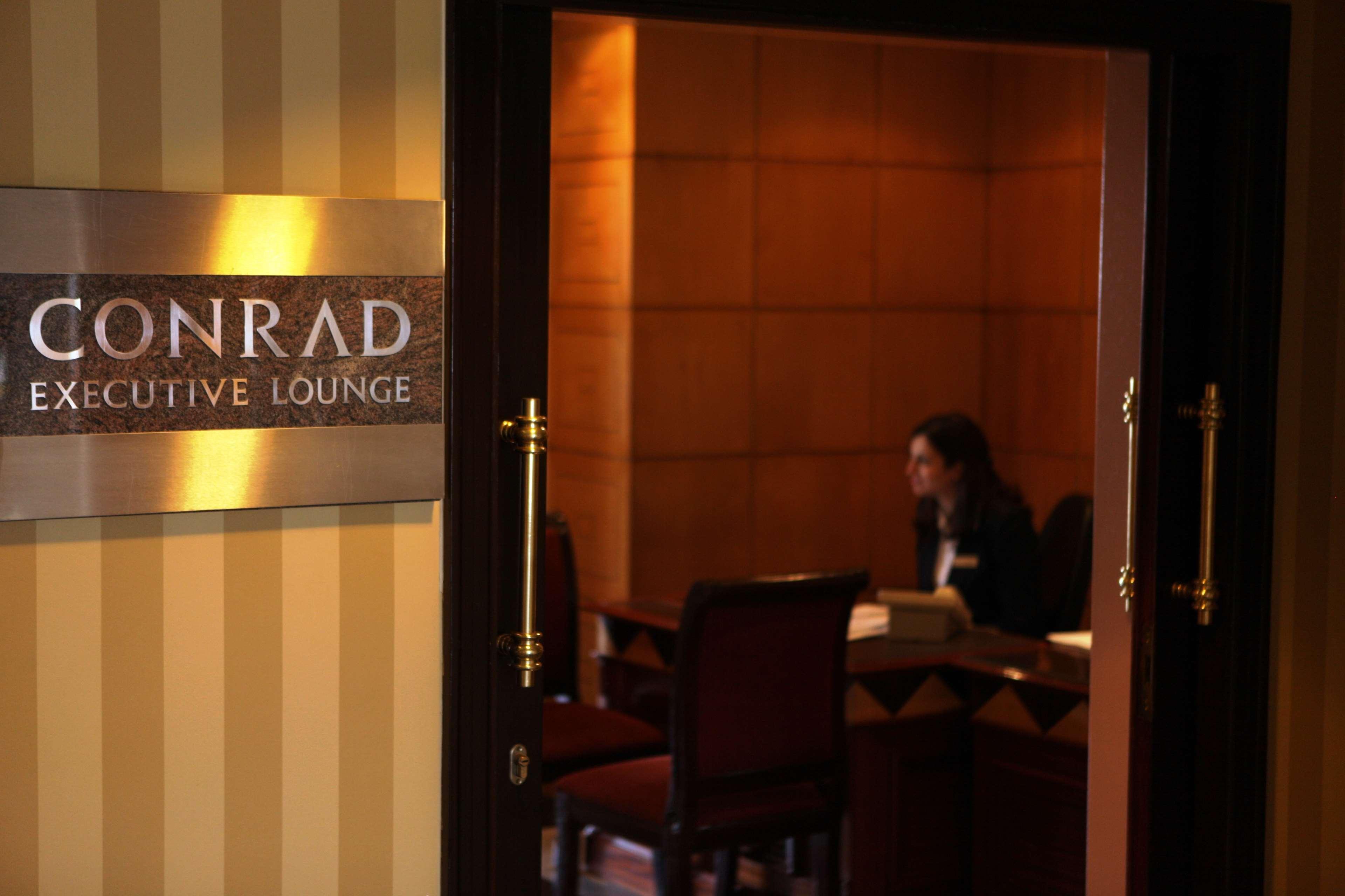 Sofitel Cairo Downtown Nile Hotel Exterior foto Conrad Executive Lounge at Hong Kong International Airport