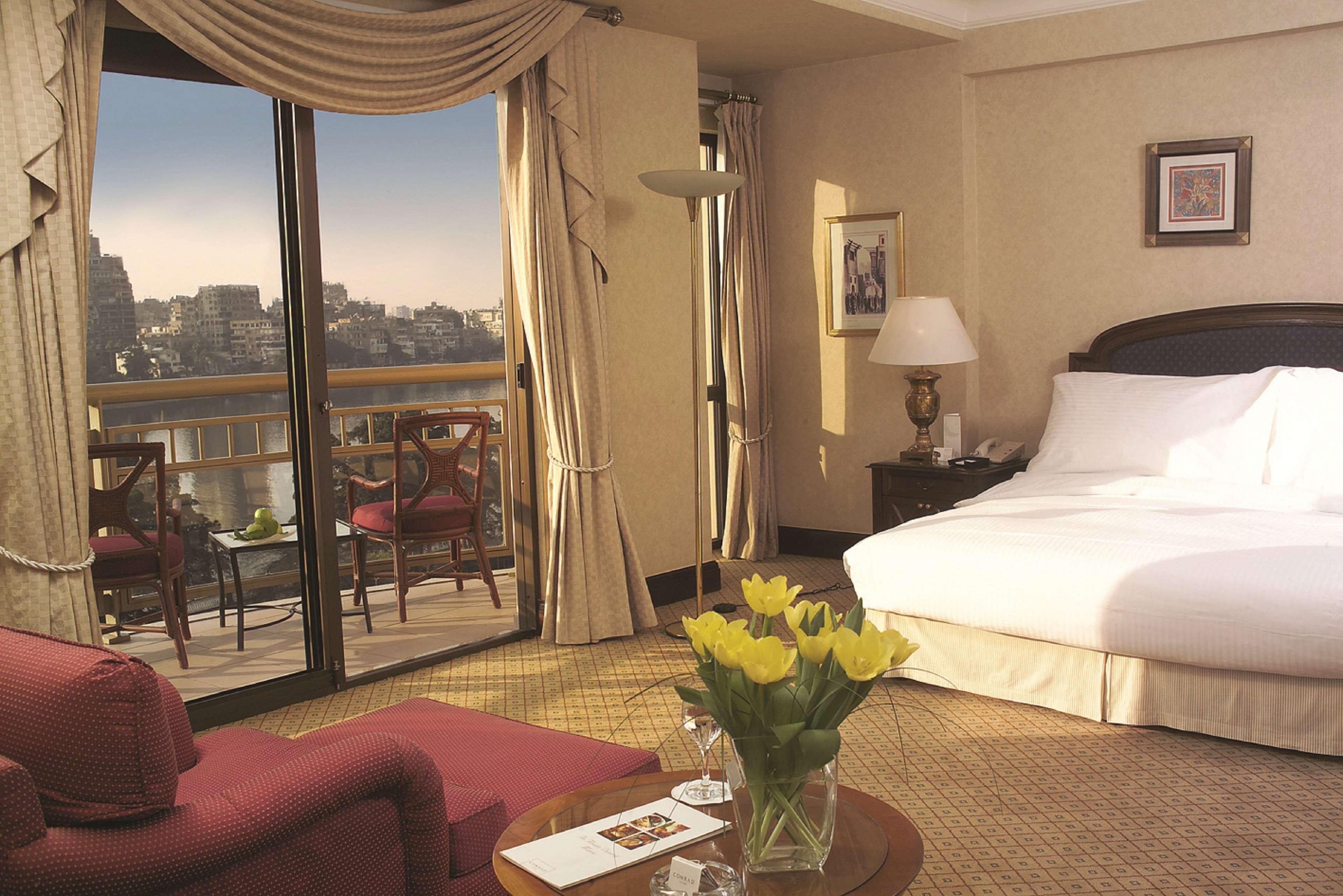 Sofitel Cairo Downtown Nile Hotel Exterior foto A room at the Four Seasons Hotel, Cairo