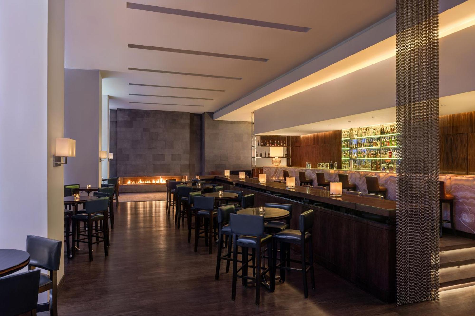 Sofitel Cairo Downtown Nile Hotel Exterior foto The bar at the London Edition