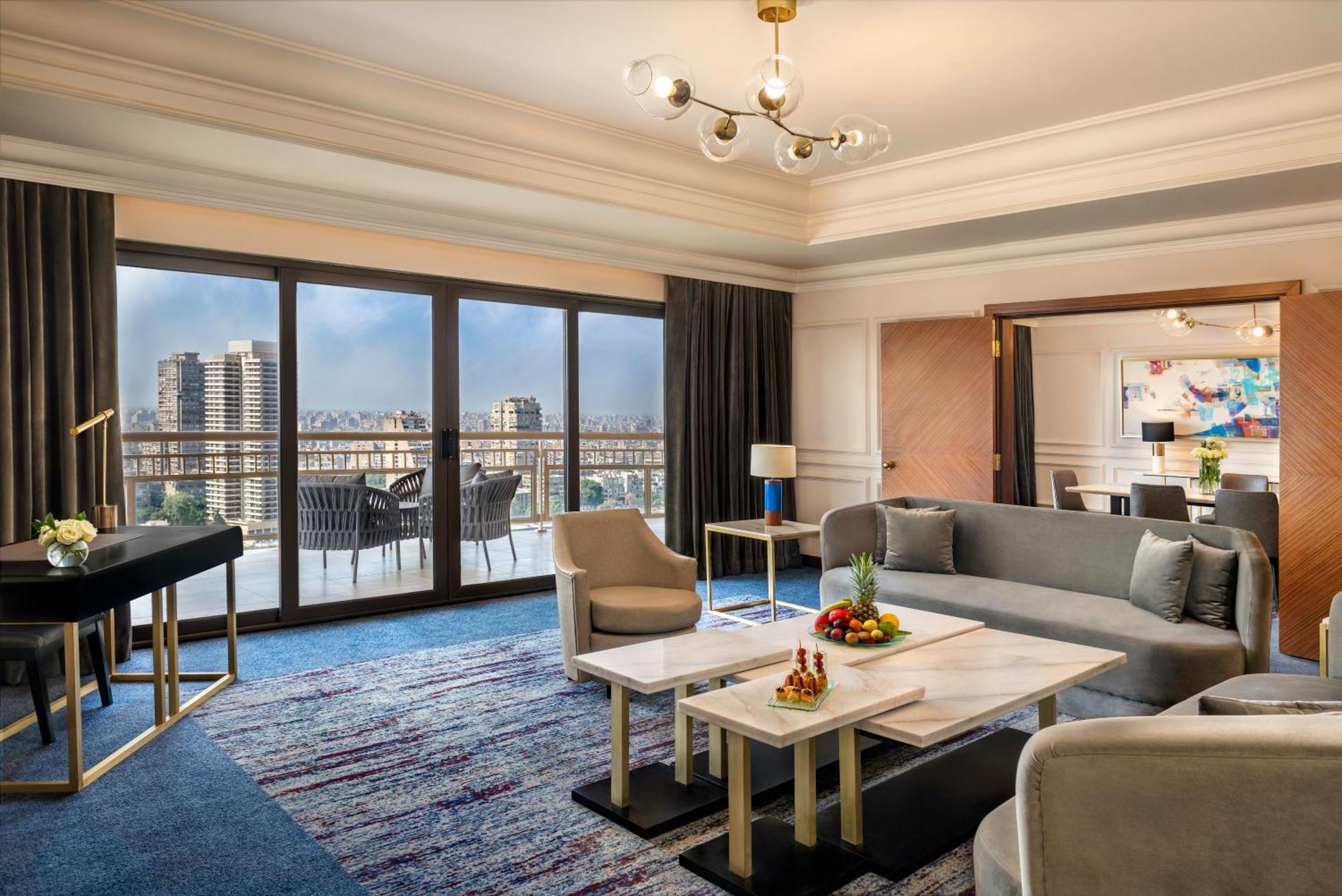 Sofitel Cairo Downtown Nile Hotel Exterior foto A suite at the hotel