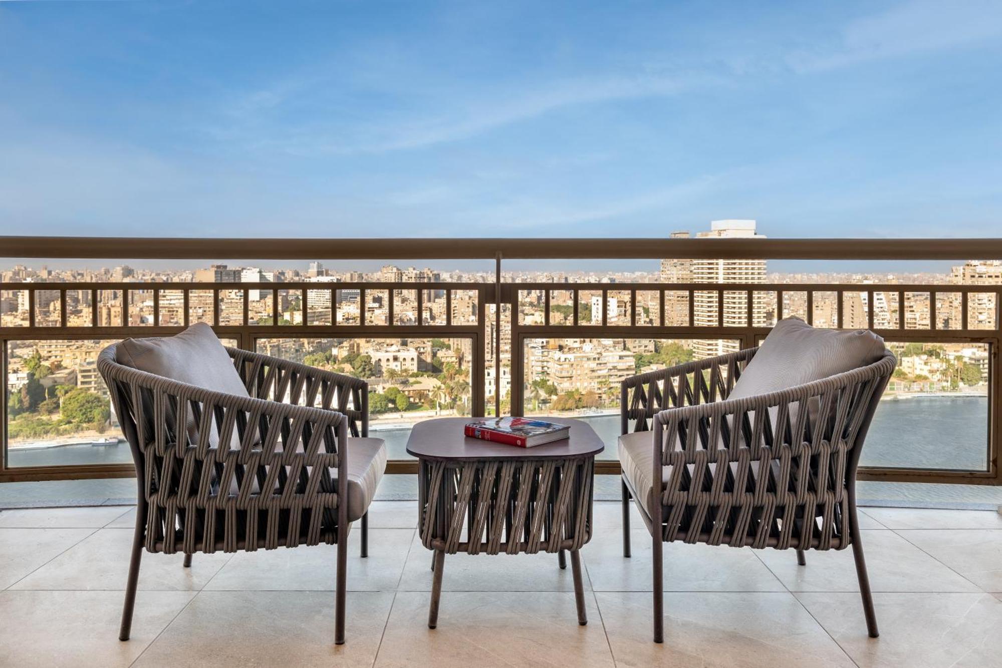 Sofitel Cairo Downtown Nile Hotel Exterior foto View from the balcony of a suite