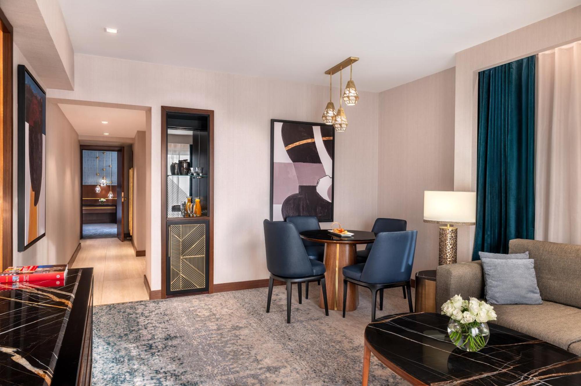 Sofitel Cairo Downtown Nile Hotel Exterior foto A suite at the hotel