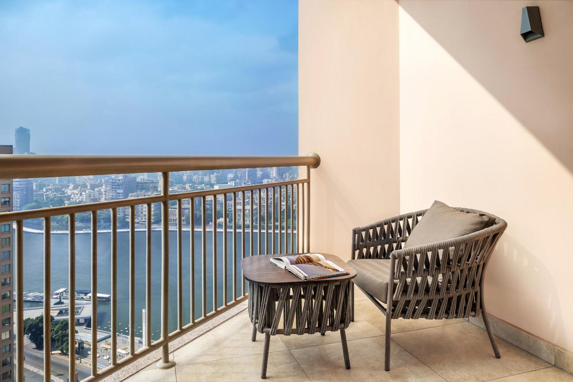 Sofitel Cairo Downtown Nile Hotel Exterior foto A balcony