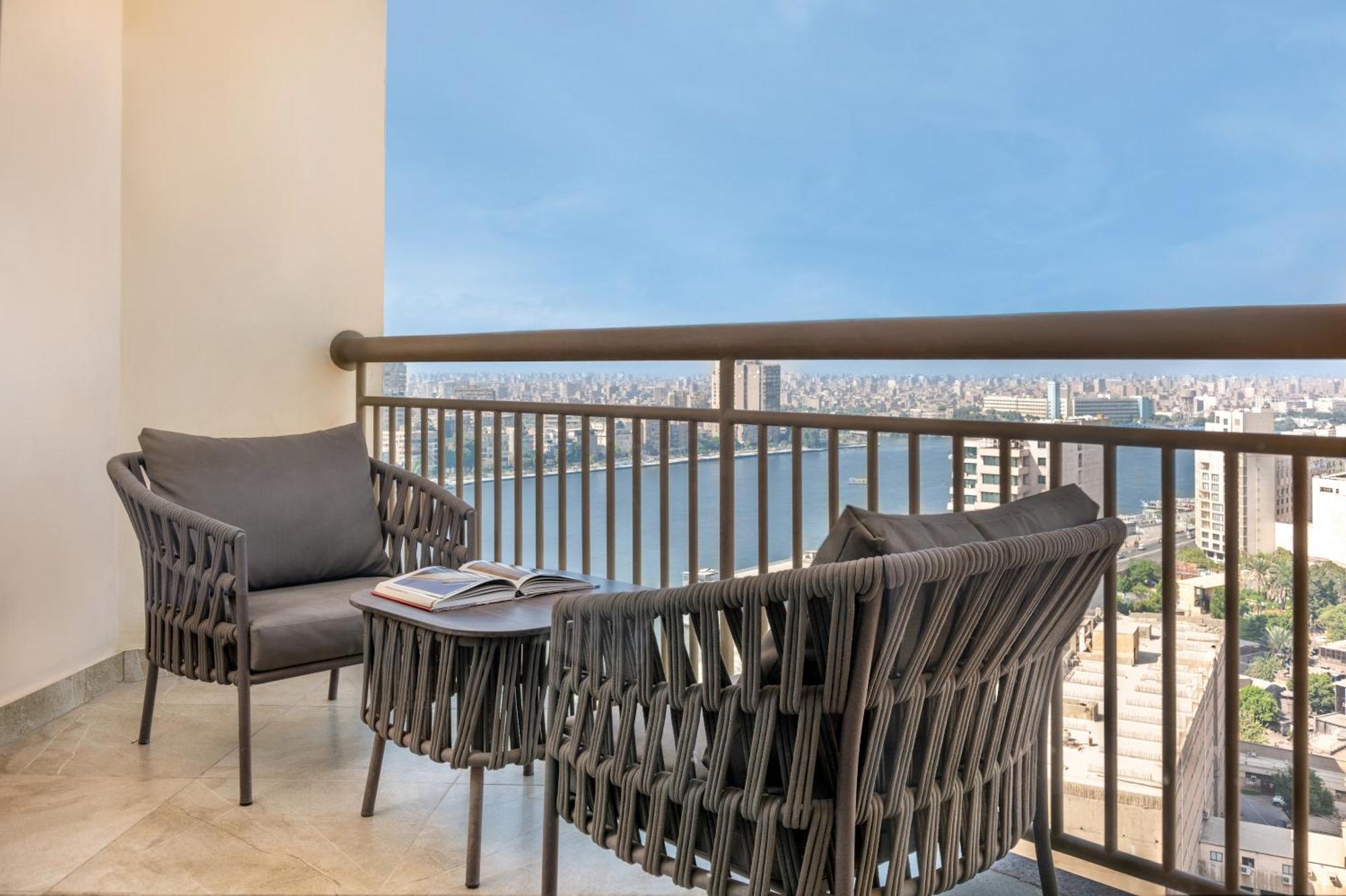 Sofitel Cairo Downtown Nile Hotel Exterior foto Balcony