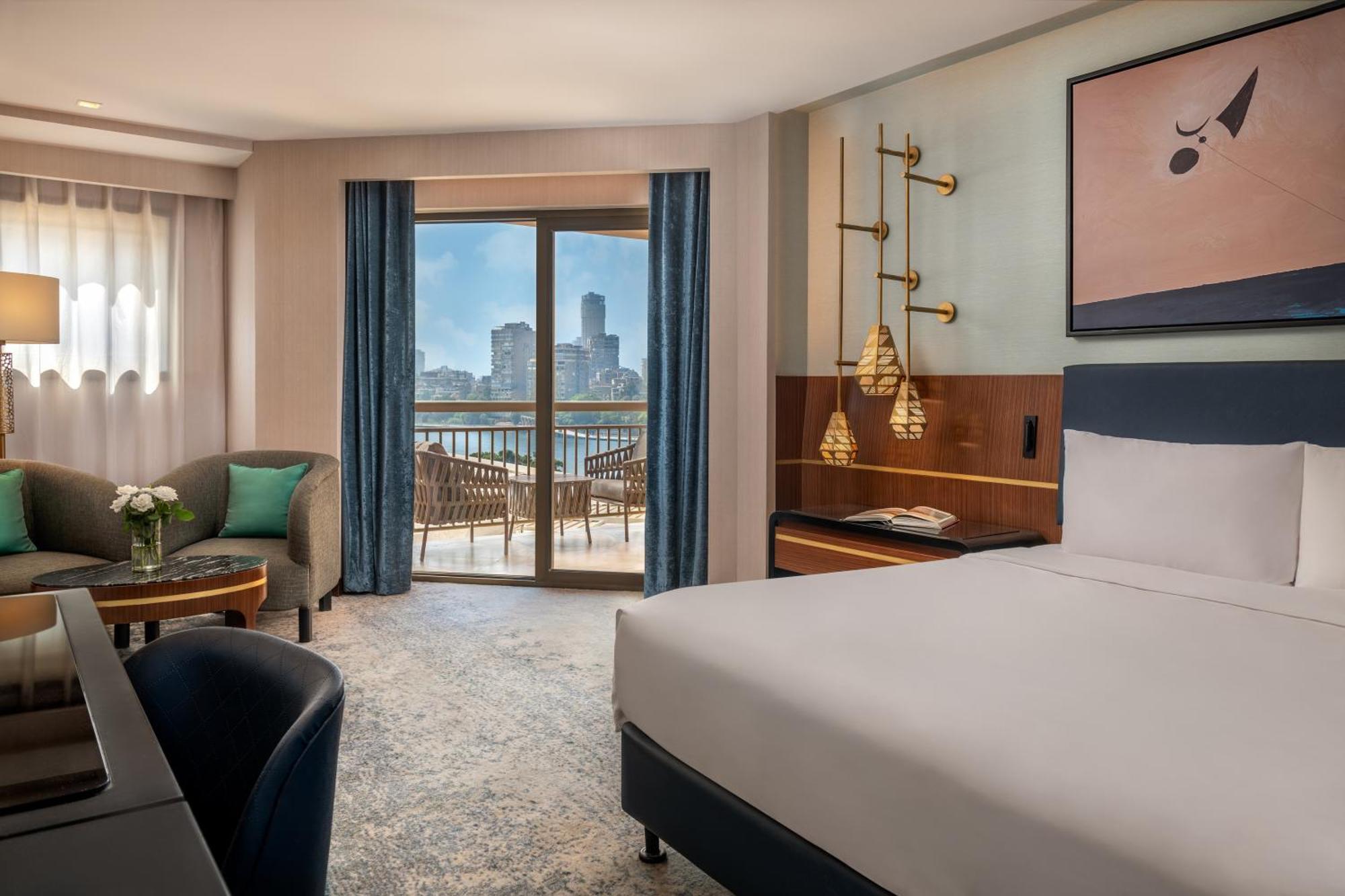 Sofitel Cairo Downtown Nile Hotel Exterior foto A guest room at the hotel